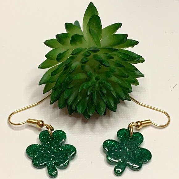 Clover Earring, St. Patrick's Day Earring, Shamrock Earring, Lucky Earring, Gift - Picture 1 of 5